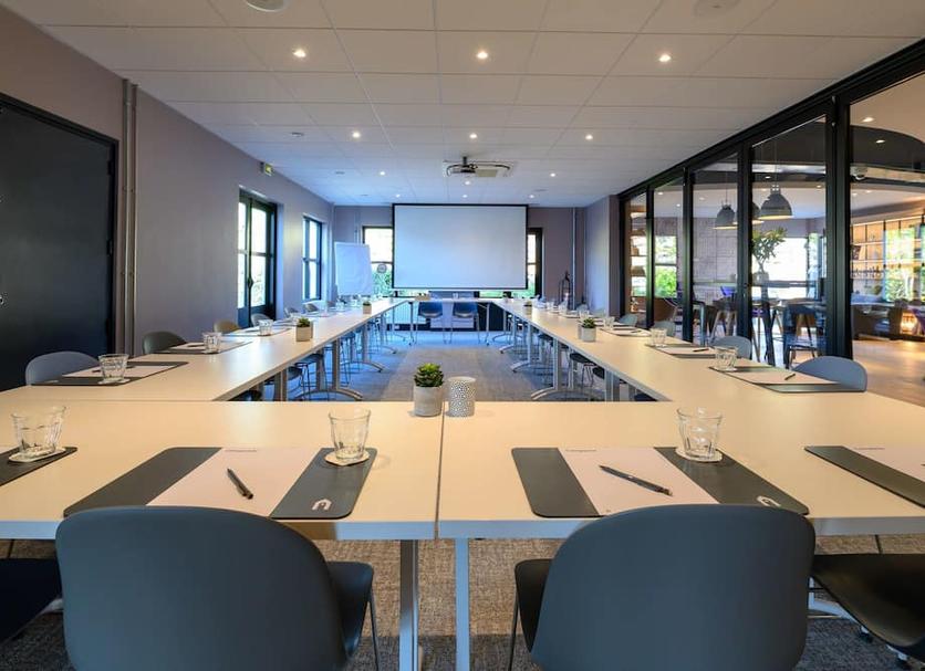 Ruang konferensi Foto