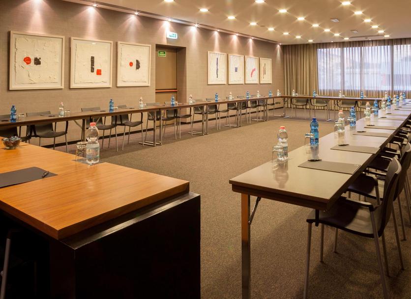 Ruang konferensi Foto