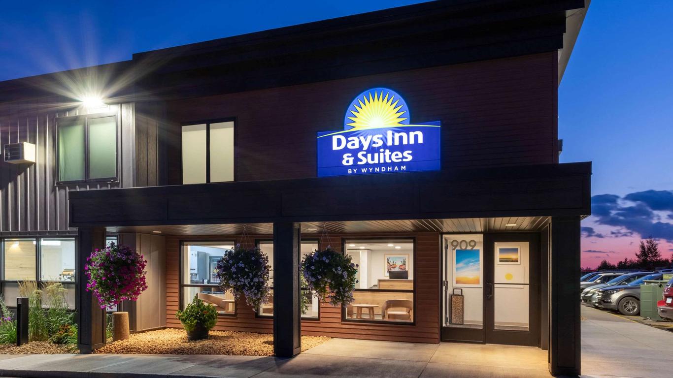 Days Inn & Suites by Wyndham Duluth by the Mall