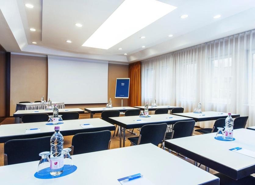 Ruang konferensi Foto