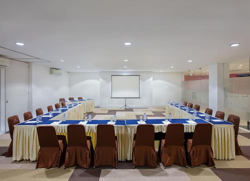 Ruang konferensi Foto