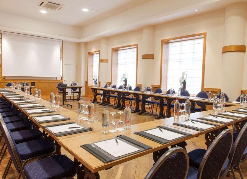 Ruang konferensi Foto