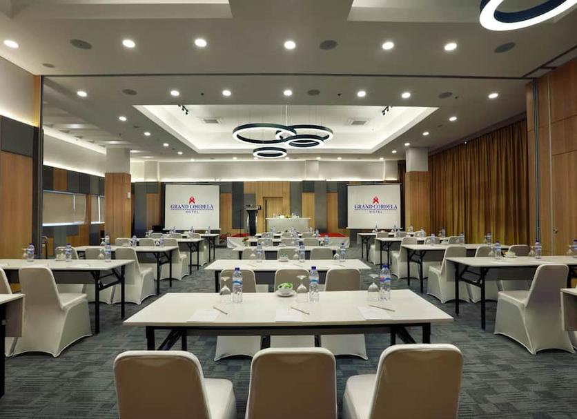 Ruang konferensi Foto