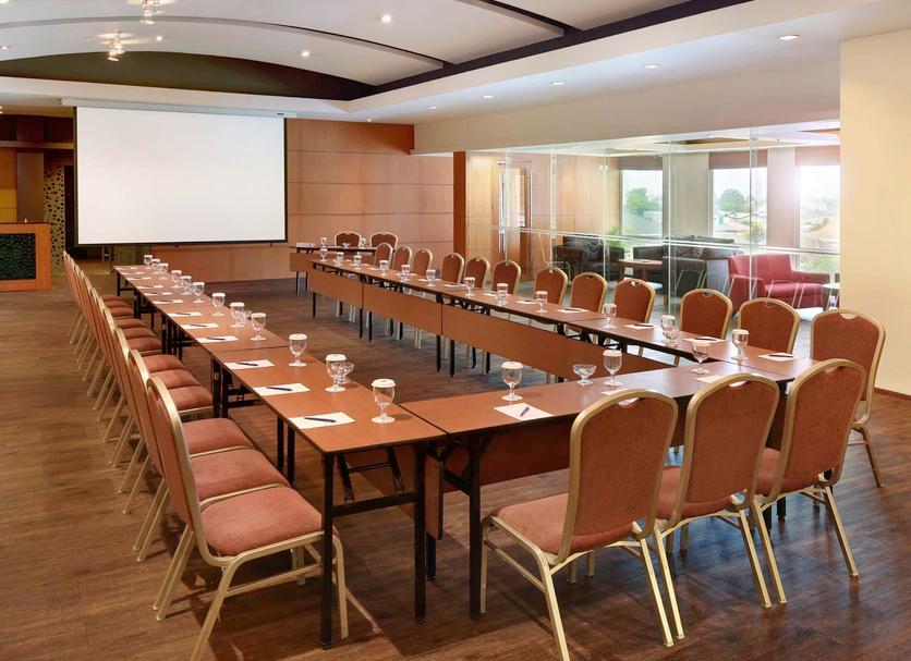 Ruang konferensi Foto