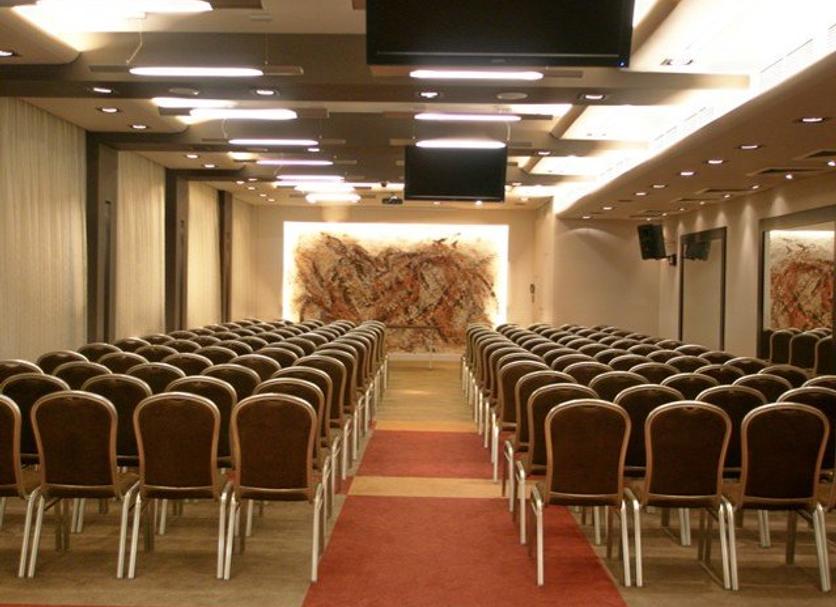 Ruang konferensi Foto