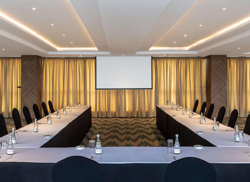 Ruang konferensi Foto