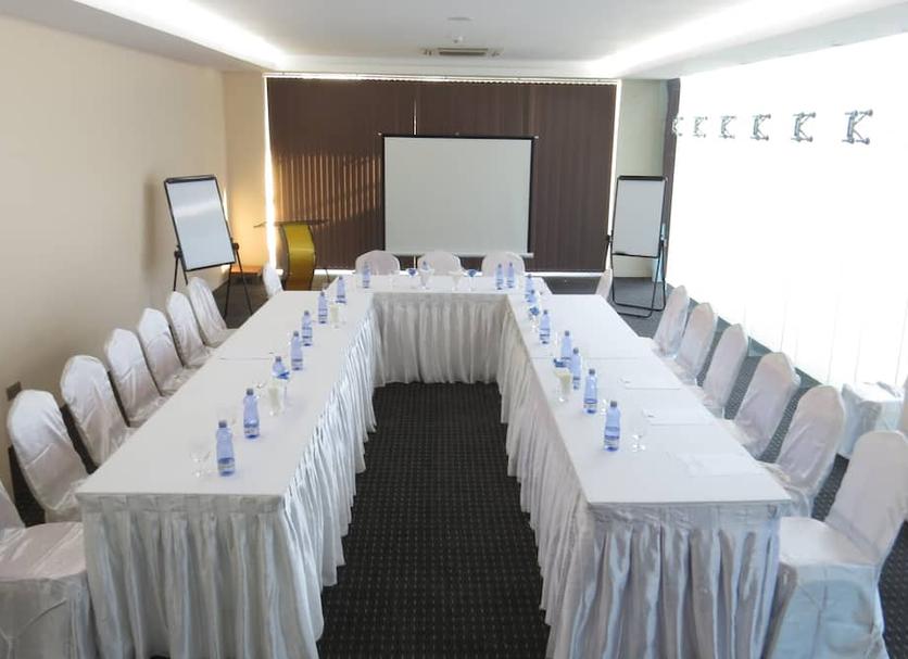 Ruang konferensi Foto