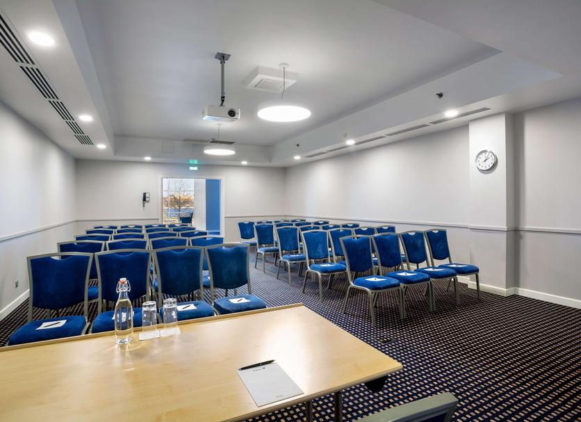 Ruang konferensi Foto