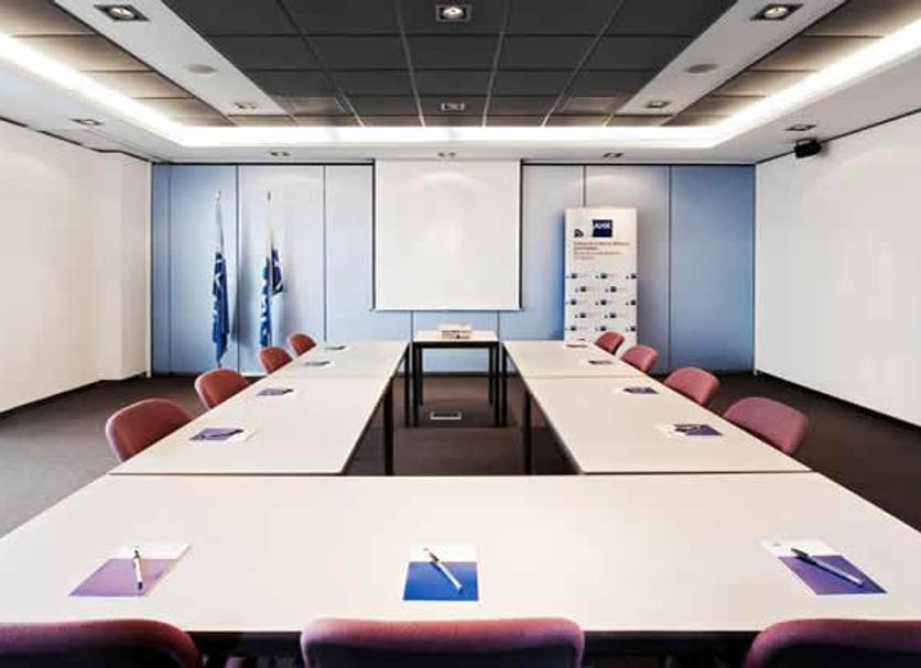 Ruang konferensi Foto