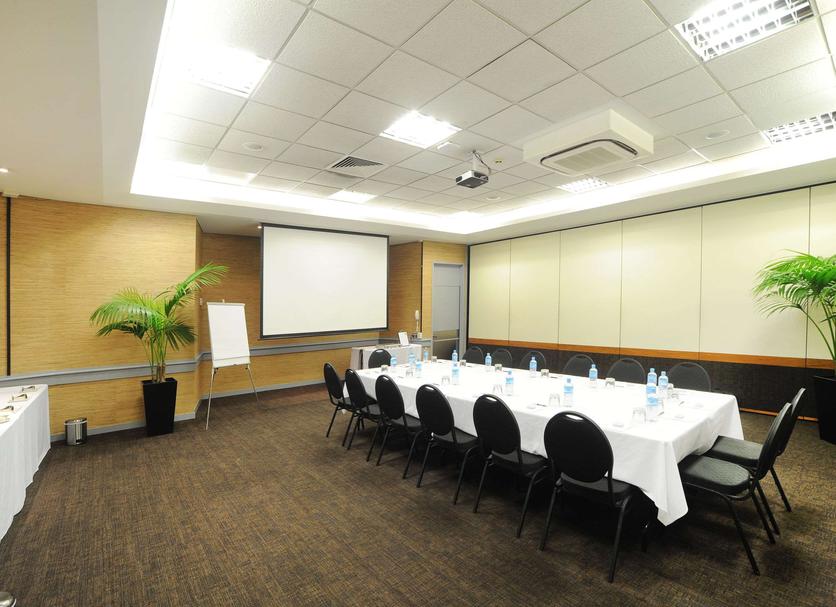 Ruang konferensi Foto