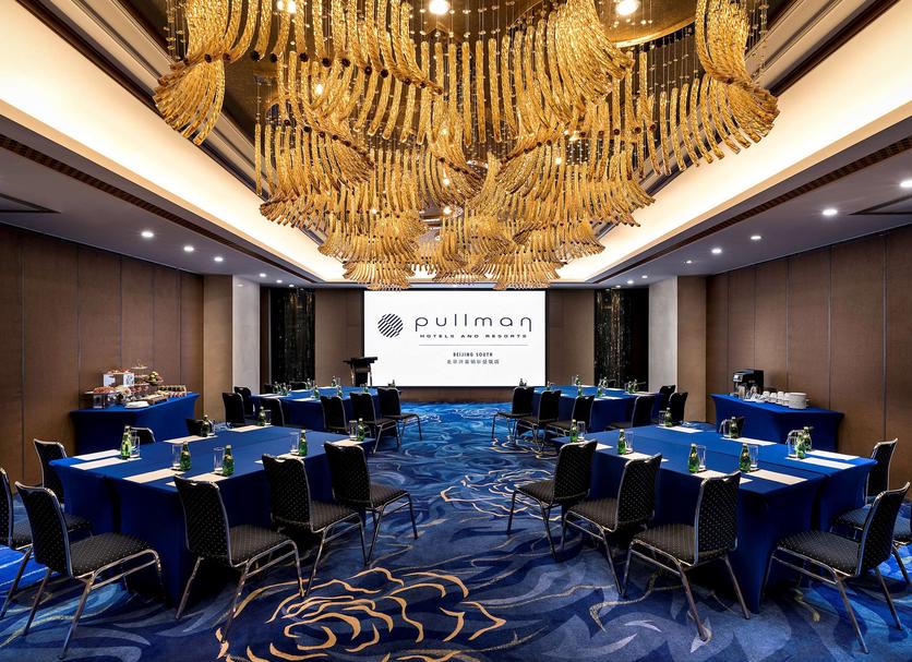 Ruang konferensi Foto