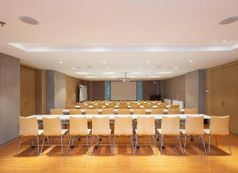 Ruang konferensi Foto