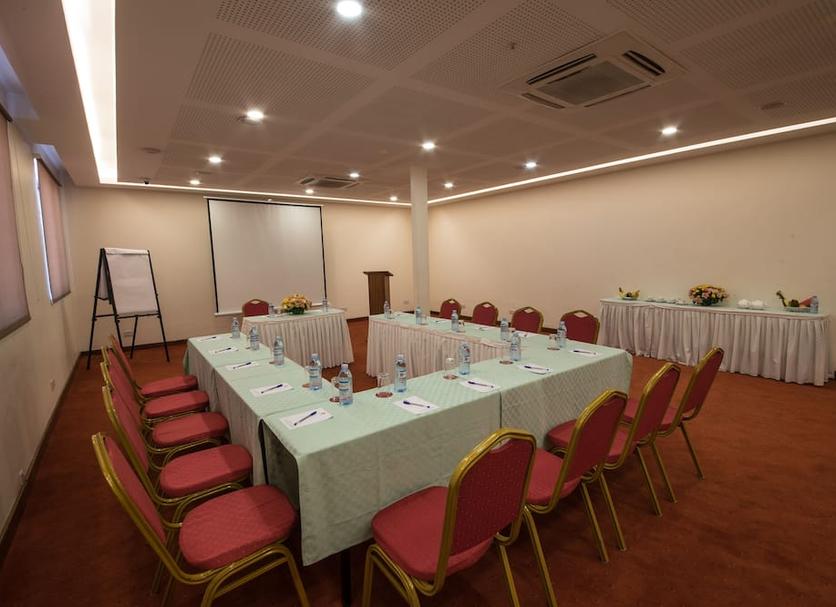 Ruang konferensi Foto