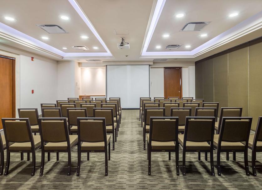 Ruang konferensi Foto