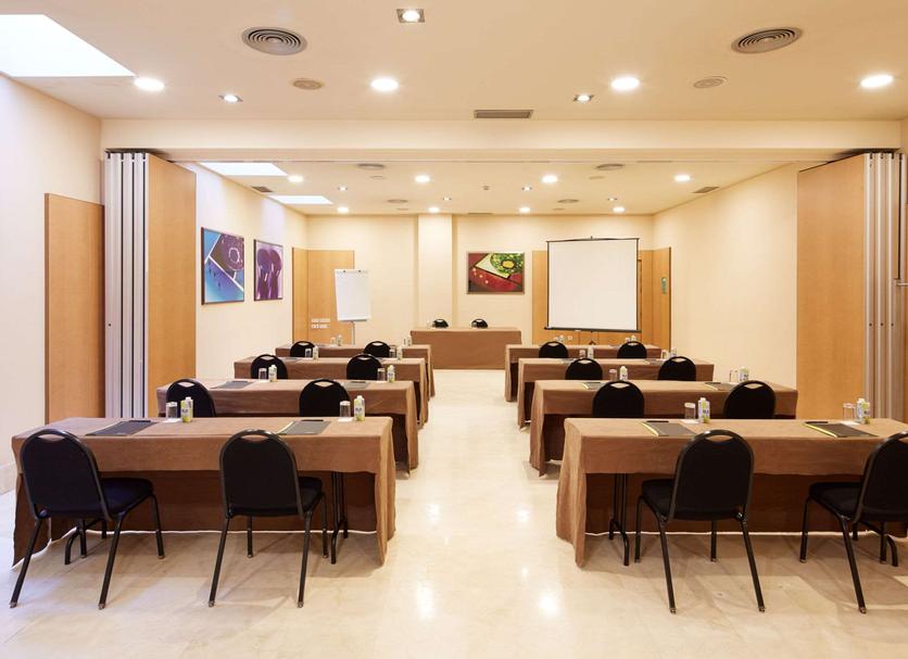 Ruang konferensi Foto