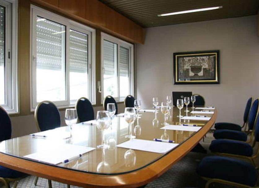 Ruang konferensi Foto