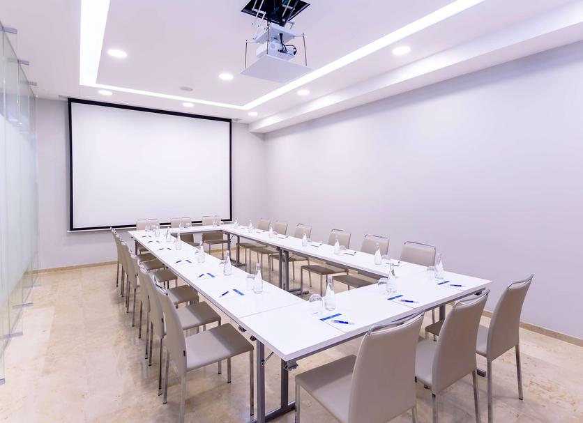 Ruang konferensi Foto