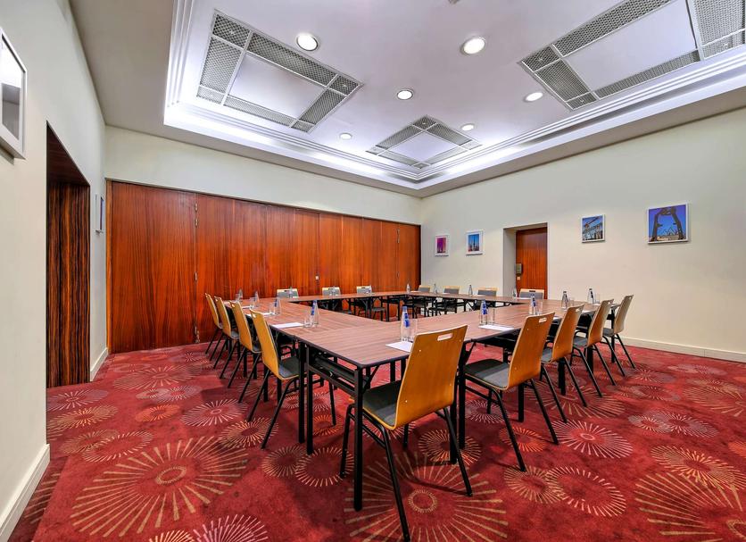 Ruang konferensi Foto