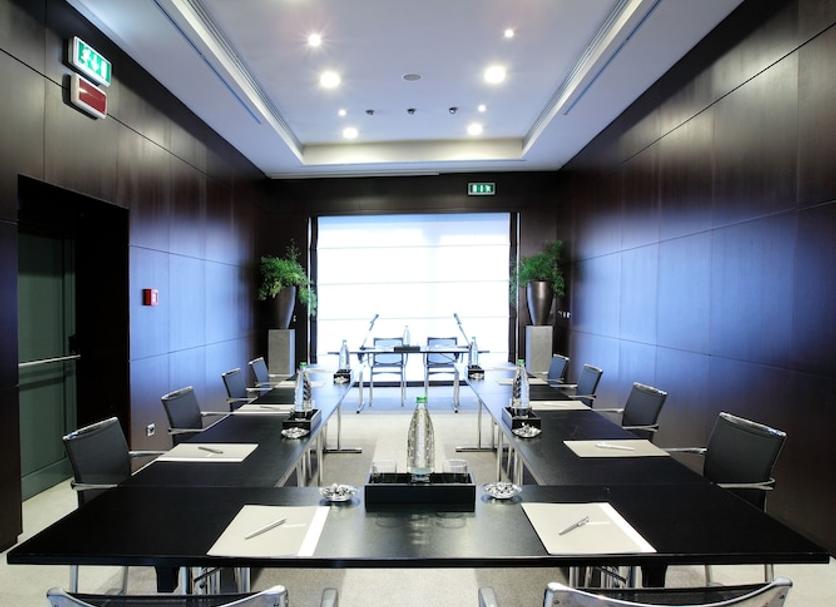 Ruang konferensi Foto