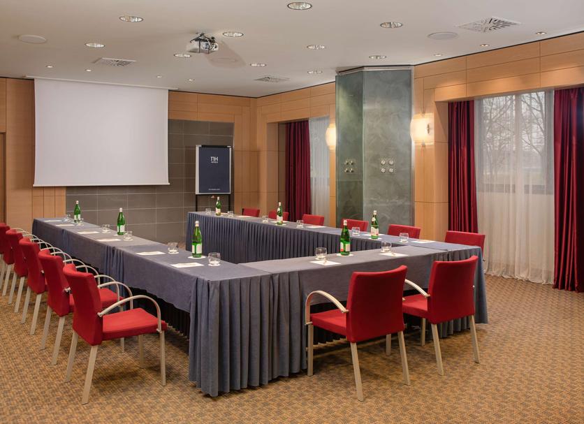 Ruang konferensi Foto