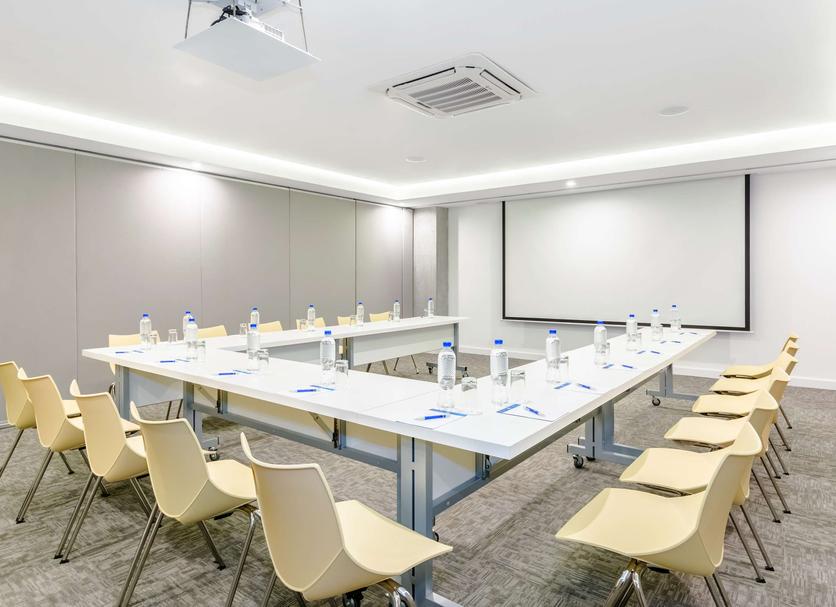 Ruang konferensi Foto