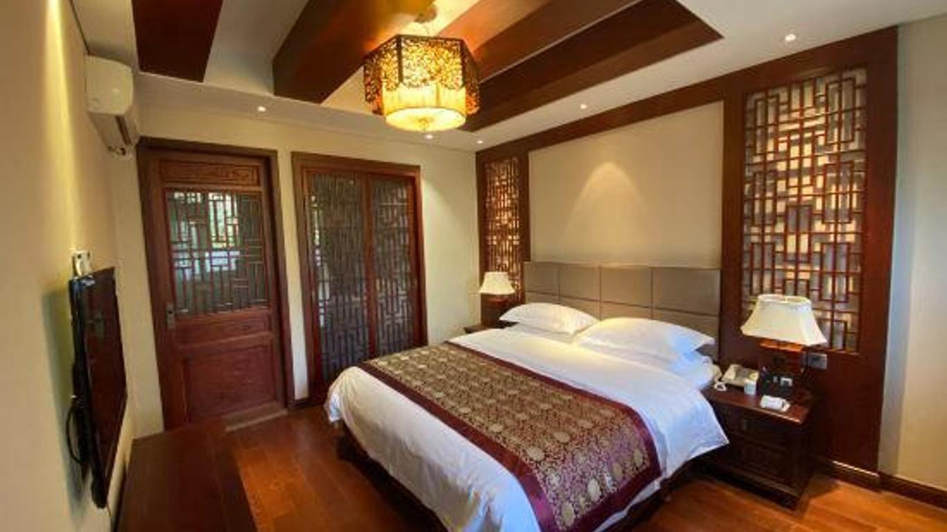 The Qomolangma Hotel