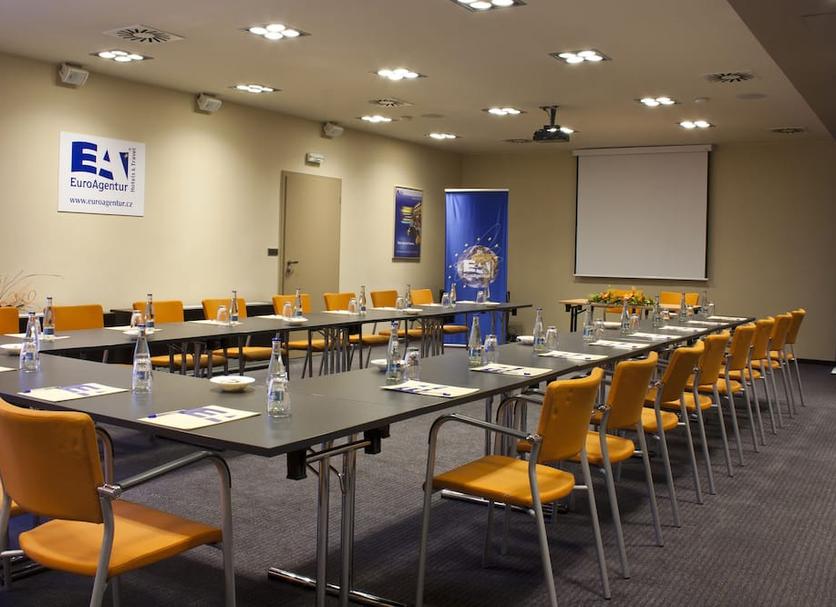 Ruang konferensi Foto