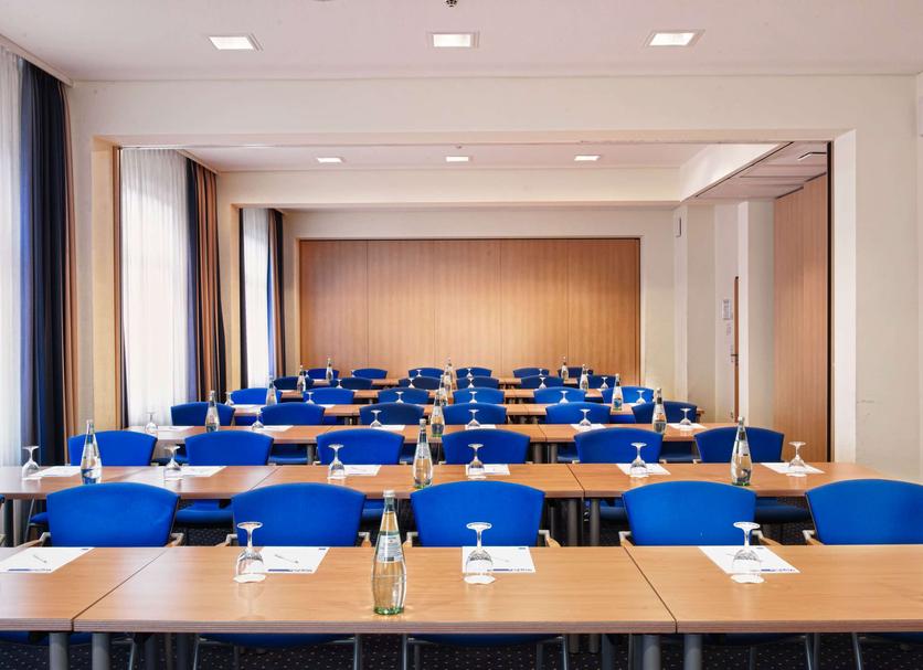 Ruang konferensi Foto