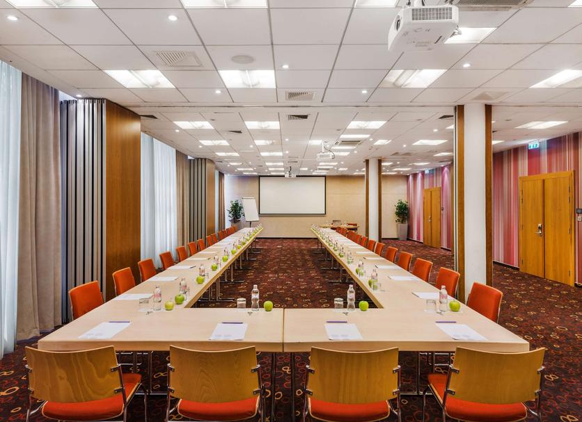 Ruang konferensi Foto