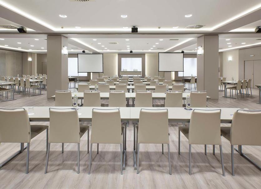 Ruang konferensi Foto
