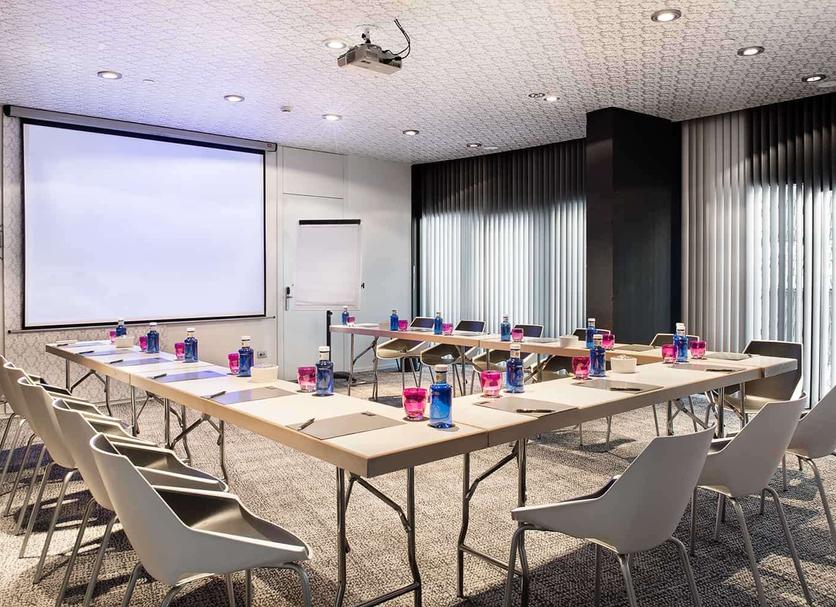 Ruang konferensi Foto