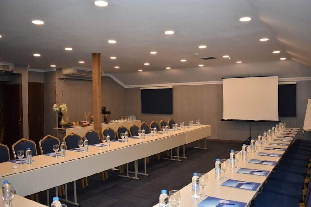 Ruang konferensi Foto