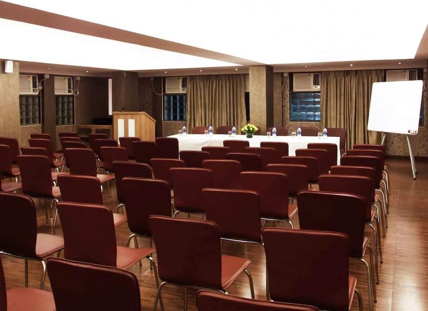 Ruang konferensi Foto