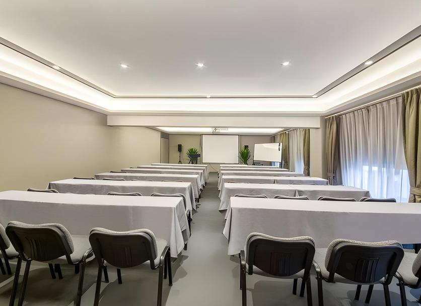 Ruang konferensi Foto