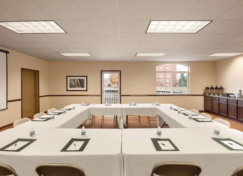 Ruang konferensi Foto