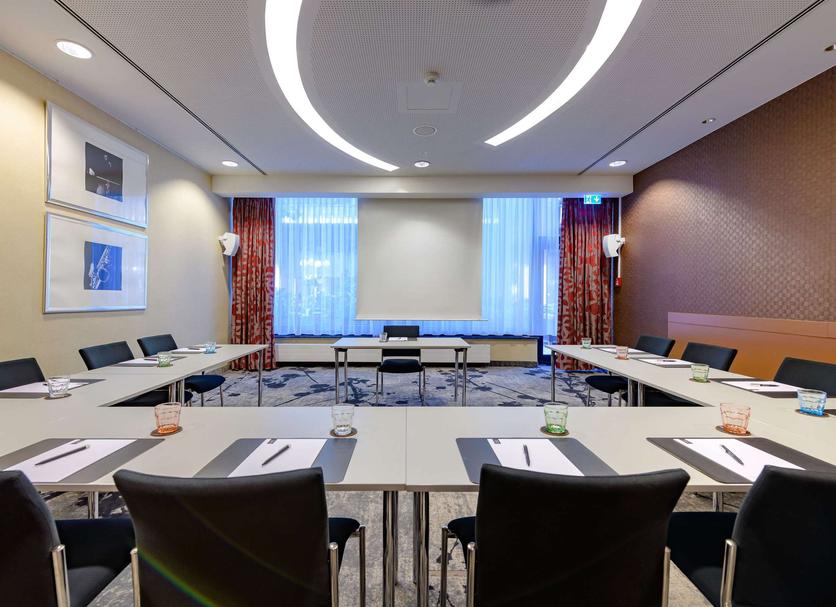 Ruang konferensi Foto