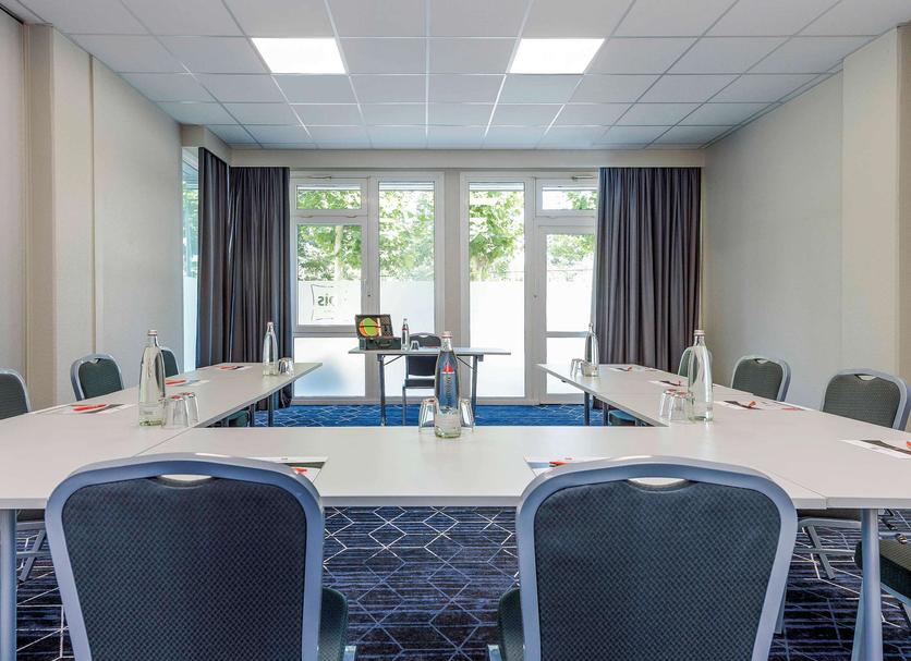 Ruang konferensi Foto
