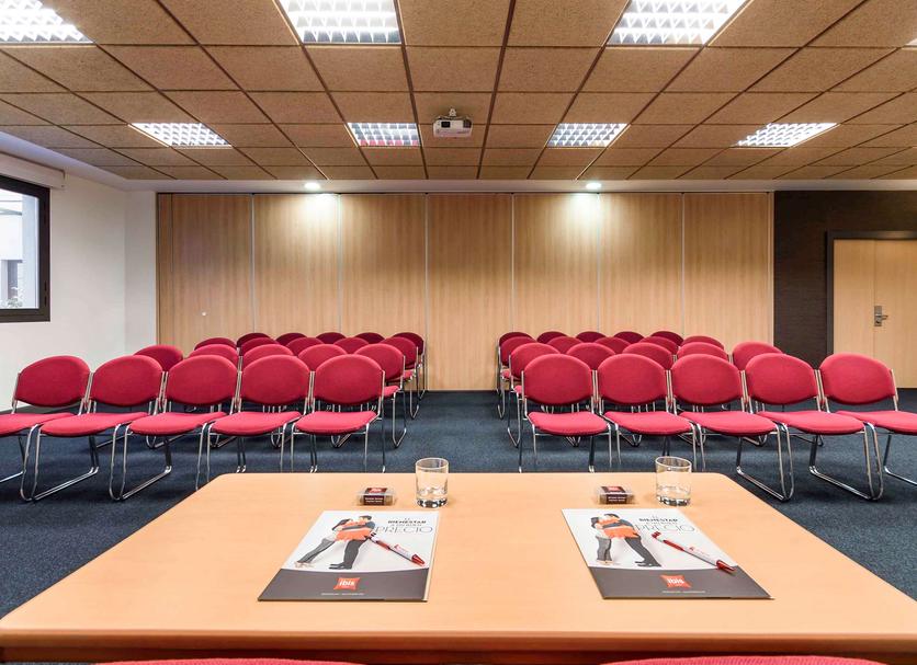 Ruang konferensi Foto
