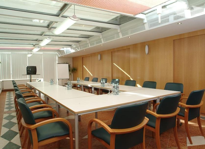 Ruang konferensi Foto
