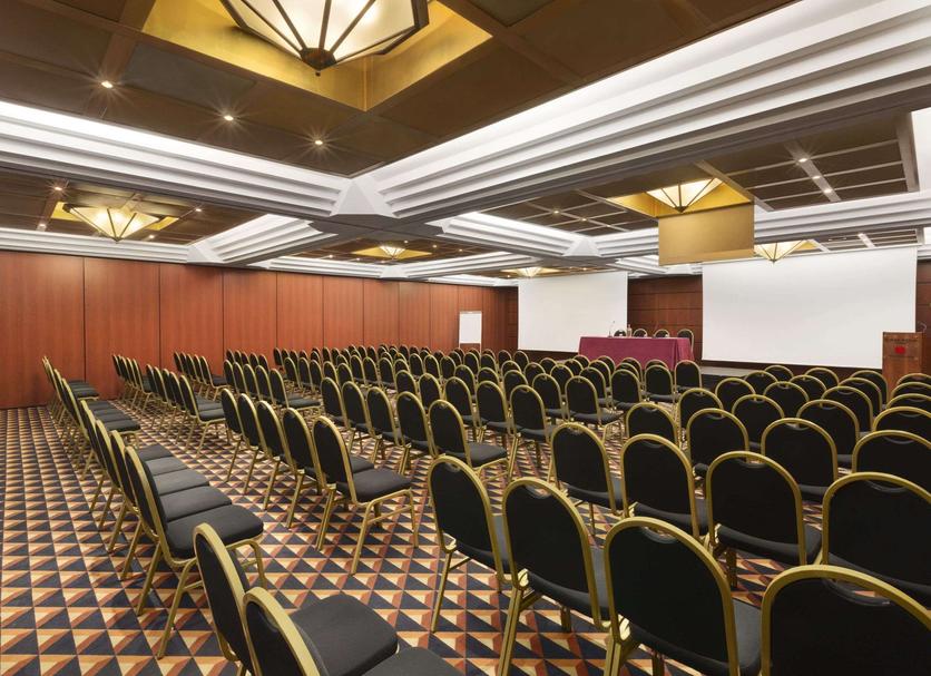Ruang konferensi Foto