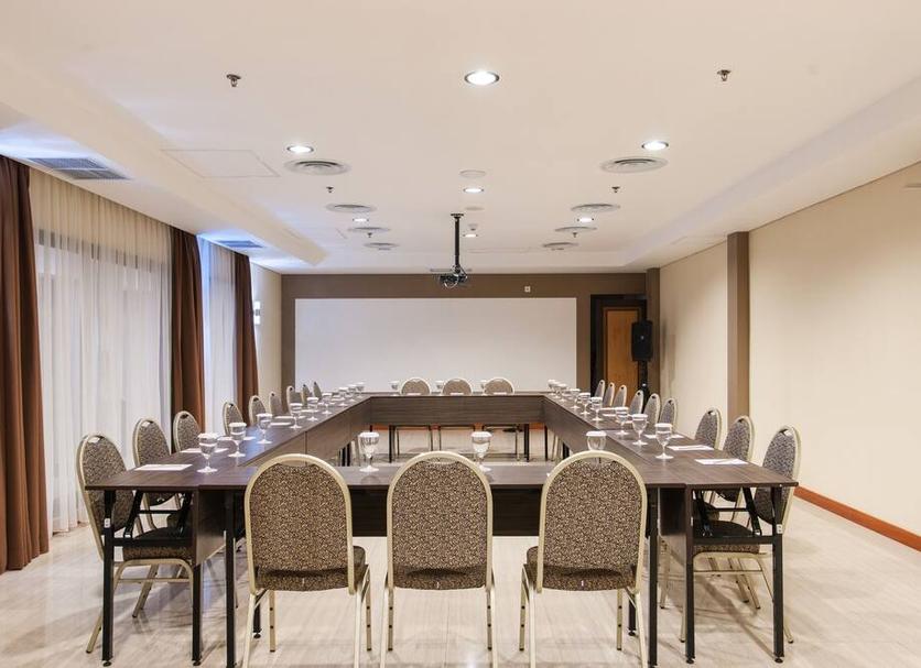 Ruang konferensi Foto