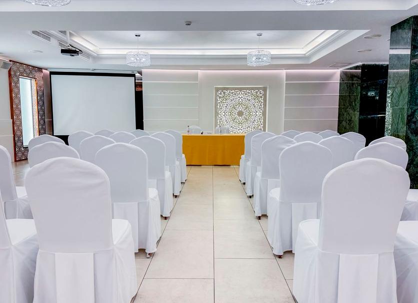 Ruang konferensi Foto