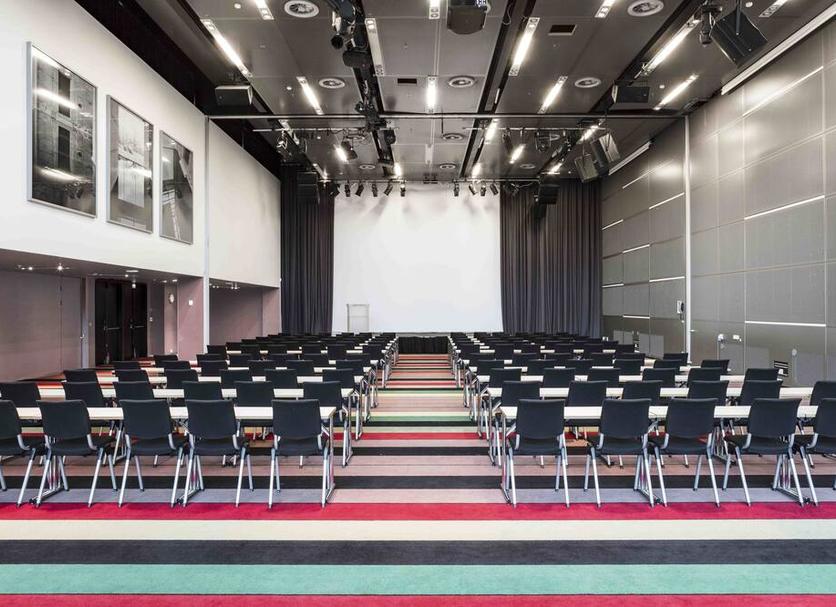 Ruang konferensi Foto