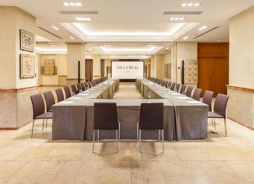 Ruang konferensi Foto