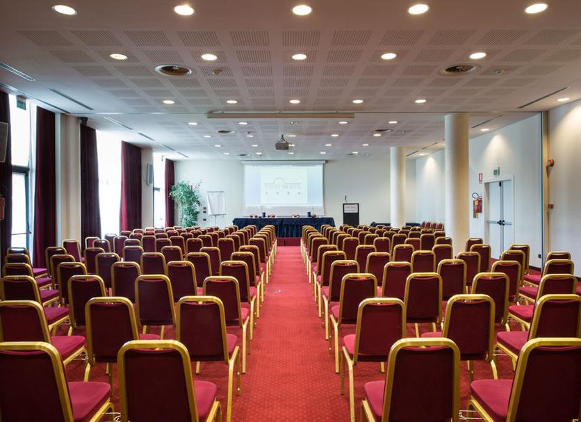 Ruang konferensi Foto