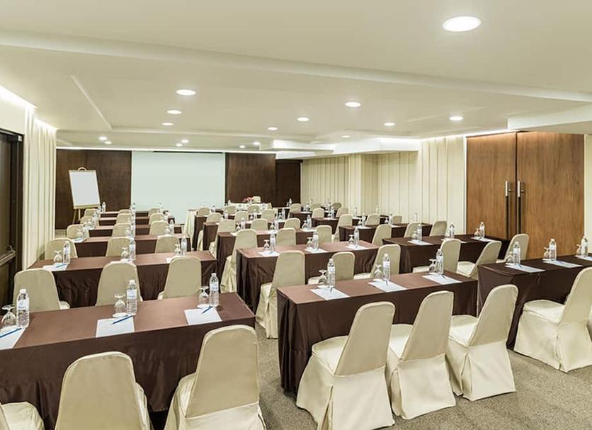 Ruang konferensi Foto