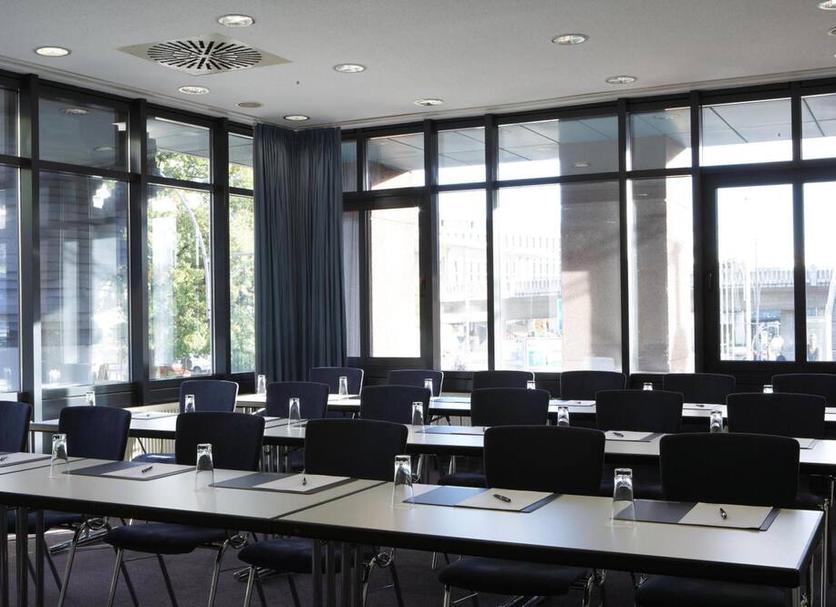 Ruang konferensi Foto