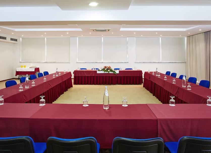 Ruang konferensi Foto