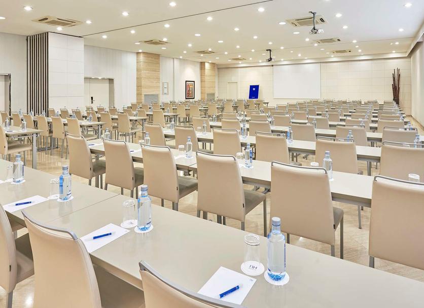 Ruang konferensi Foto