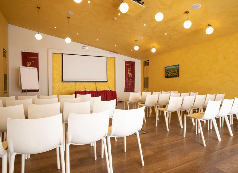 Ruang konferensi Foto